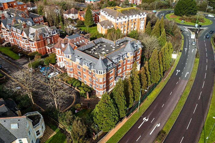 2 Bedroom Flat For Sale In Norwich Avenue West, Bournemouth, BH2