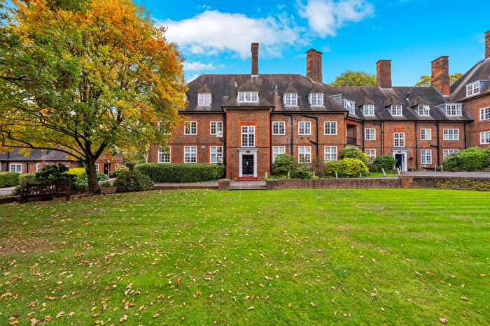 2 Bedroom Flat For Sale In Heathcroft, Hampstead Way, London, NW11