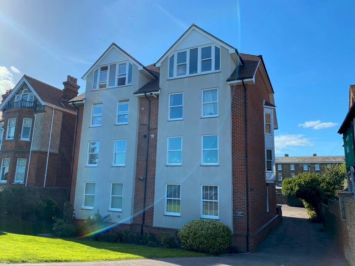 2 Bedroom Flat To Rent In Marine Road, Walmer, Deal, CT14
