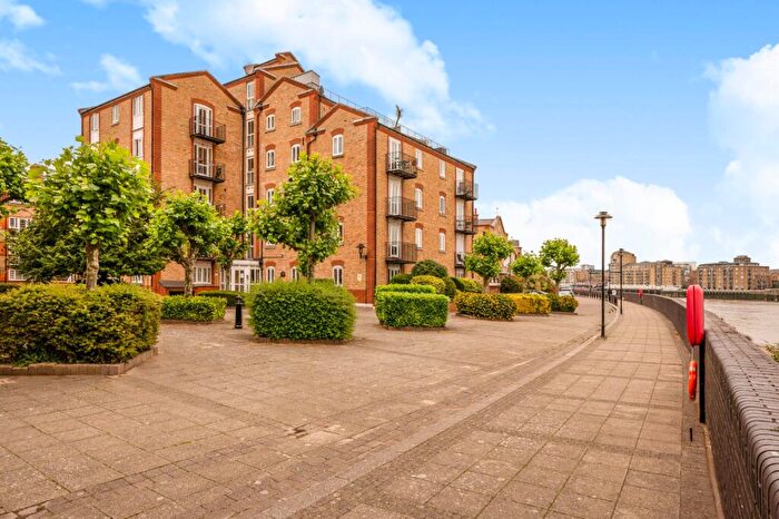 2 Bedroom Flat For Sale In Calder Court, Rotherhithe Street, SE16