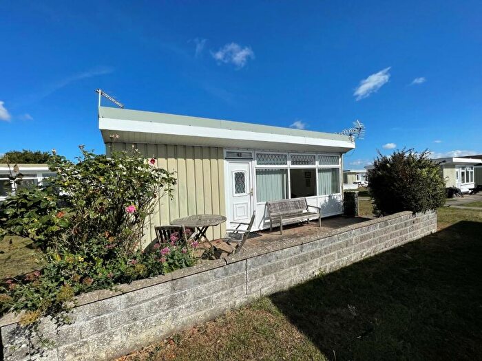 2 Bedroom Chalet For Sale In Fort Road, Lavernock, Penarth, CF64