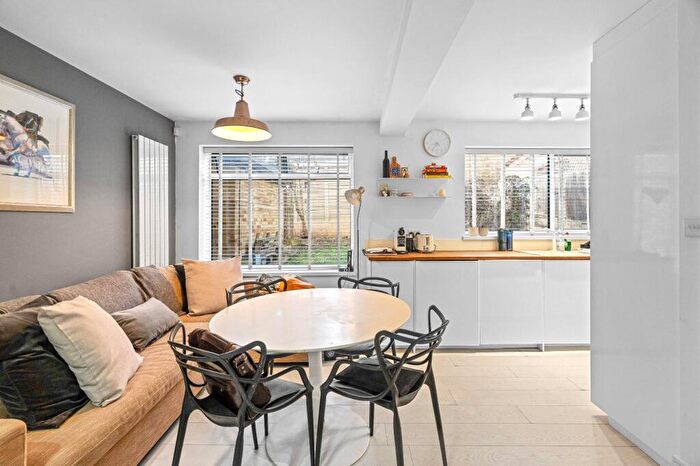 Flat To Rent In Chetwynd Heights, Chetwynd Road, NW5