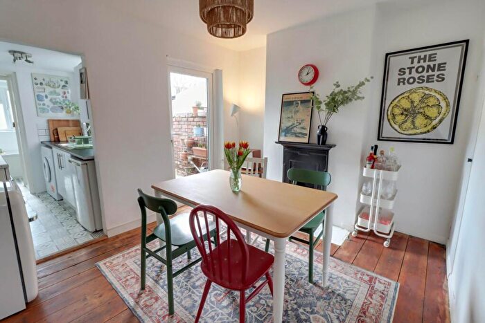 2 Bedroom Terraced House For Sale In Foxhill Road, Reading, RG1