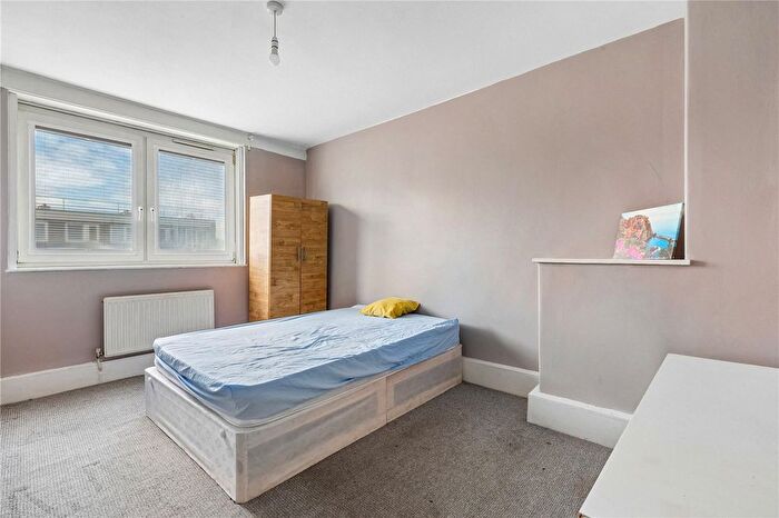 5 Bedroom Flat For Sale In Barringer Square, Tooting, London, SW17