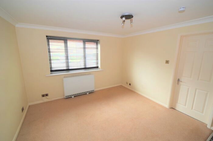 1 Bedroom Flat To Rent In Hodges Close, Bagshot, GU19