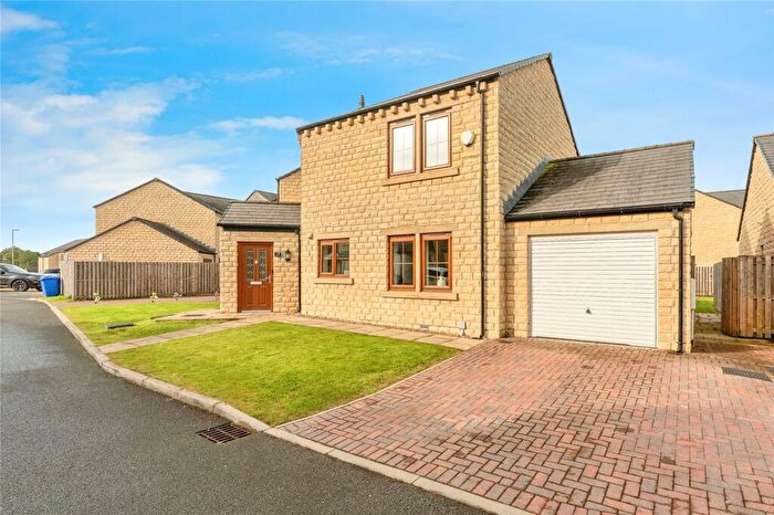 3 Bedroom Semi-Detached House For Sale In Clarkson Close, Burnley, Lancashire, BB10