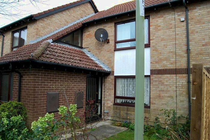 2 Bedroom Flat To Rent In Eastlands, New Milton, BH25