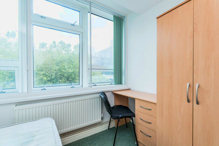 1 Bedroom Apartment To Rent In Guildhall Walk, Portsmouth, PO1