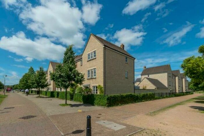 3 Bedroom Semi-Detached House To Rent In Cedar Drive, Witney, Oxfordshire, OX28