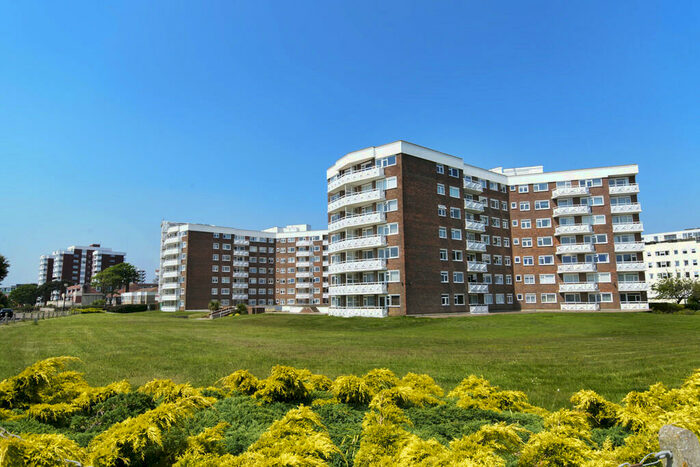 2 Bedroom Apartment To Rent In Elizabeth Court, Grove Road, Bournemouth, BH1