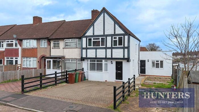 4 Bedroom End Of Terrace House To Rent In Oakfield Gardens, Carshalton, SM5
