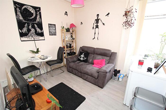 2 Bedroom Flat To Rent In Wood Road, Treforest, CF37