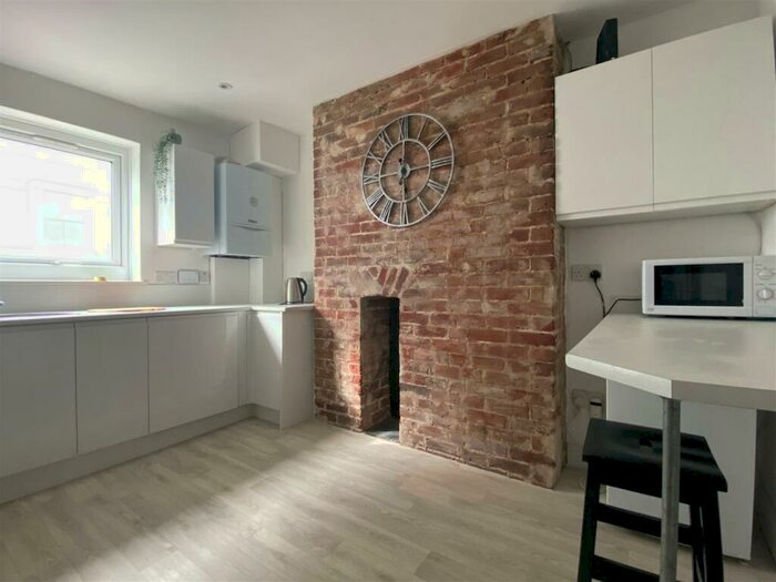5 Bedroom Flat To Rent In London Road - Smart & Spacious, BN1