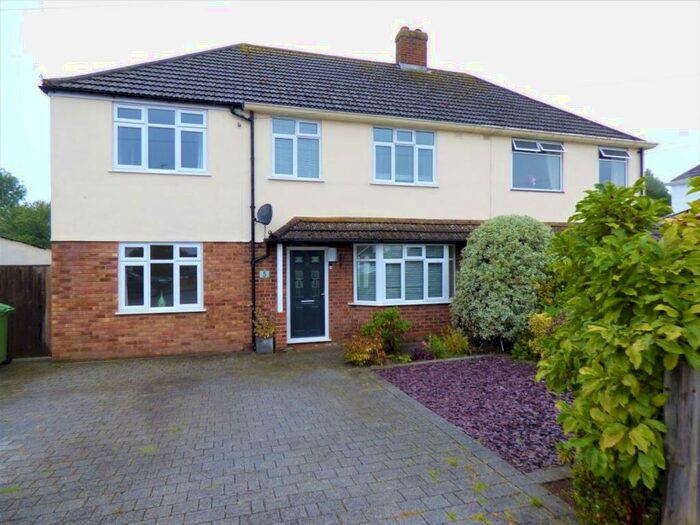 4 Bedroom Semi-Detached House To Rent In Fetcham, KT22