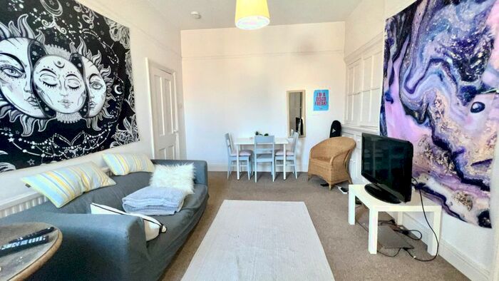 3 Bedroom Flat To Rent In Fairfield Road, Jesmond, Newcastle Upon Tyne, NE2