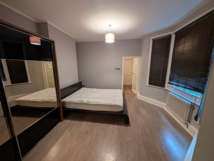 2 Bedroom Flat To Rent In Ground Floor Flat, College Place, London, NW1