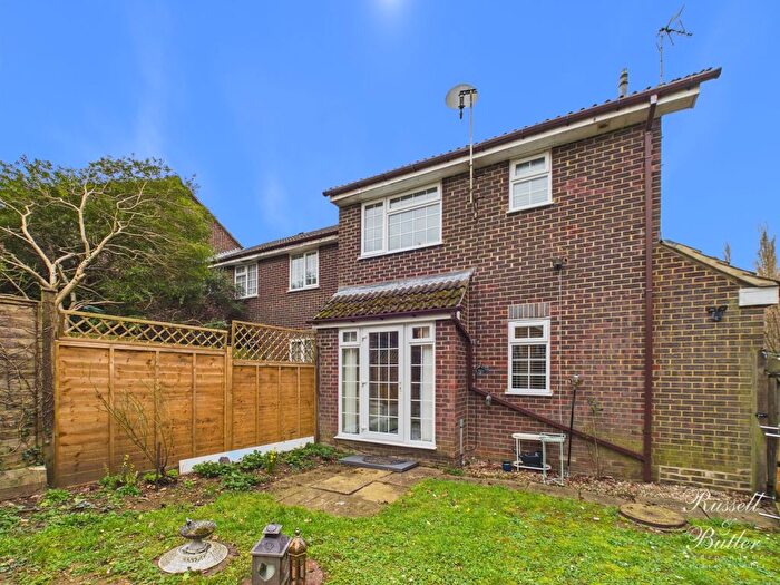 1 Bedroom Terraced House For Sale In Akister Close, Buckingham, Buckinghamshire, MK18