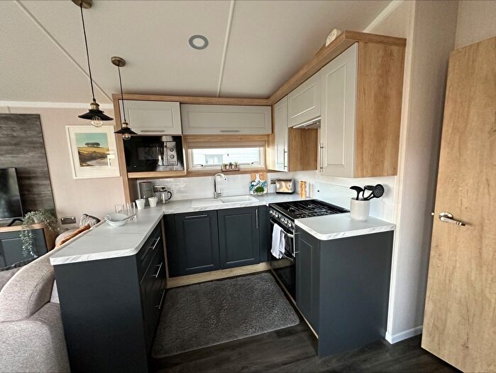 3 Bedroom Mobile/park Home For Sale In Crantock, Newquay, TR8