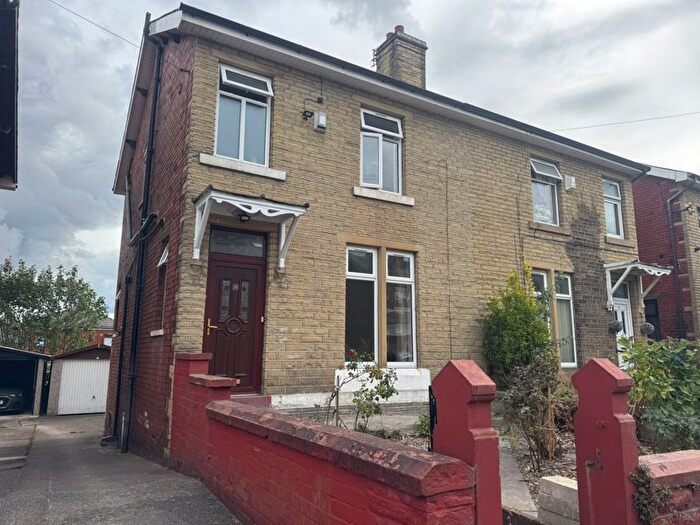 4 Bedroom Terraced House To Rent In Yew Street, Huddersfield, HD2