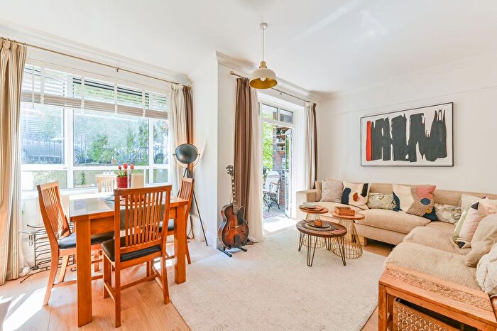 2 Bedroom Flat For Sale In New North Street, Bloomsbury, London, WC1N