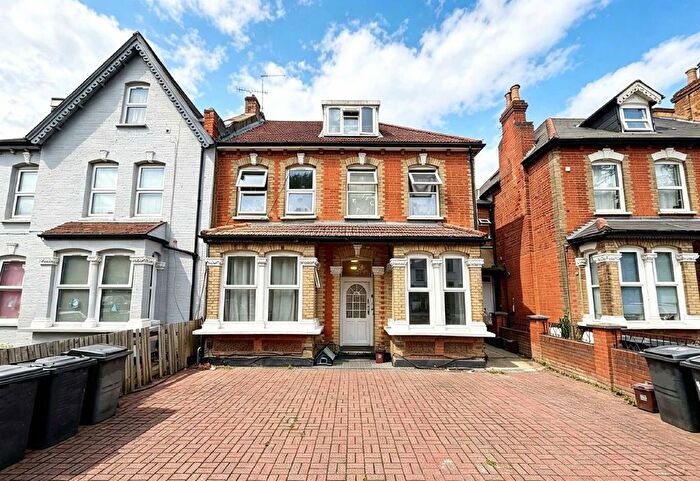 Studio To Rent In Sunningfields Road, London, NW4