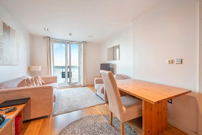 1 Bedroom Flat For Sale In Limeharbour, Millwall, E14