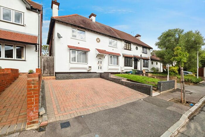 3 Bedroom Semi-Detached House For Sale In Warley Road, Woodford Green, IG8