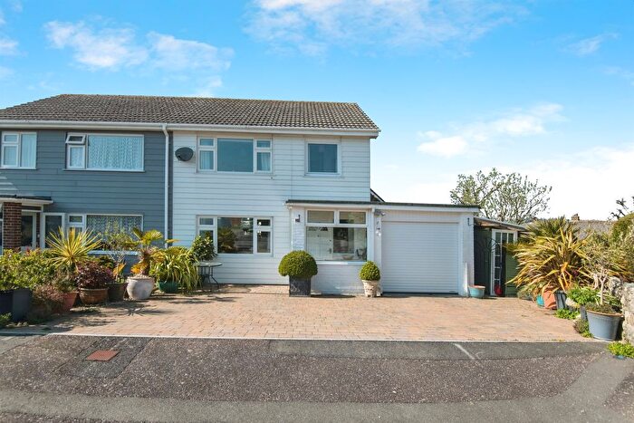 3 Bedroom Semi-Detached House For Sale In Athelstan Close, Axminster, EX13