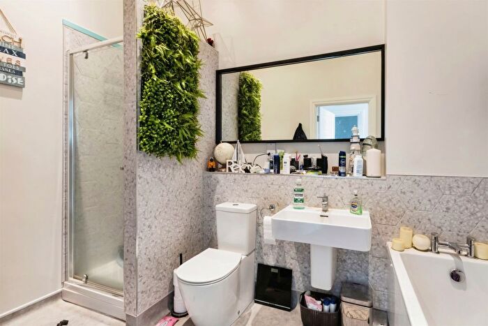 2 Bedroom Flat For Sale In Green Street, Nottingham, NG2