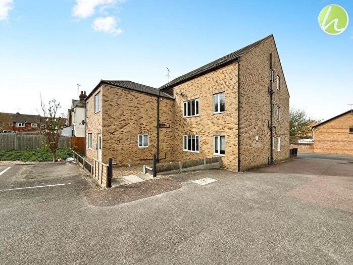 2 Bedroom Flat For Sale In Victoria Road, Victoria Court Victoria Road, SS17