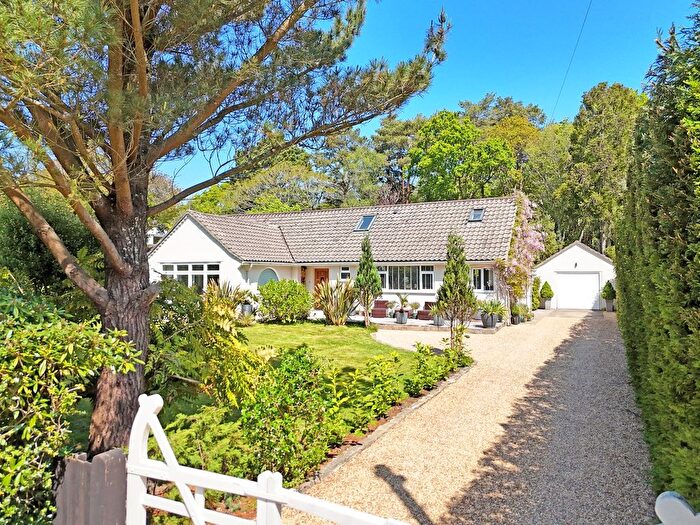 5 Bedroom Chalet For Sale In Dial Close, Bransgore, Christchurch, BH23