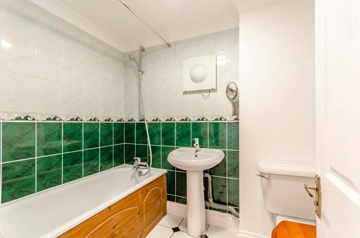 2 Bedroom Flat To Rent In Grosvenor Avenue, Canonbury, London, N5