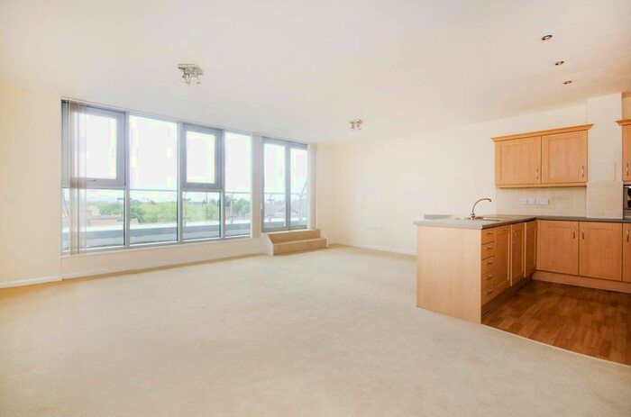 2 Bedroom Flat To Rent In London Road, Norbury, London, SW16