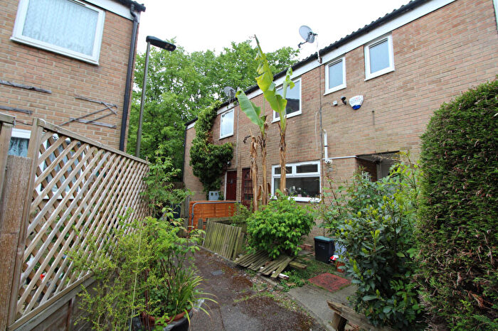 2 Bedroom Maisonette To Rent In Beverley Road, London, SE20