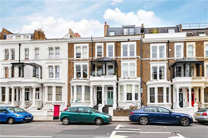 3 Bedroom Flat To Rent In Sinclair Road, Brook Green, W14