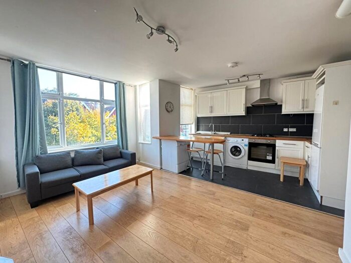 3 Bedroom Flat To Rent In Chatsworth Gardens, W3