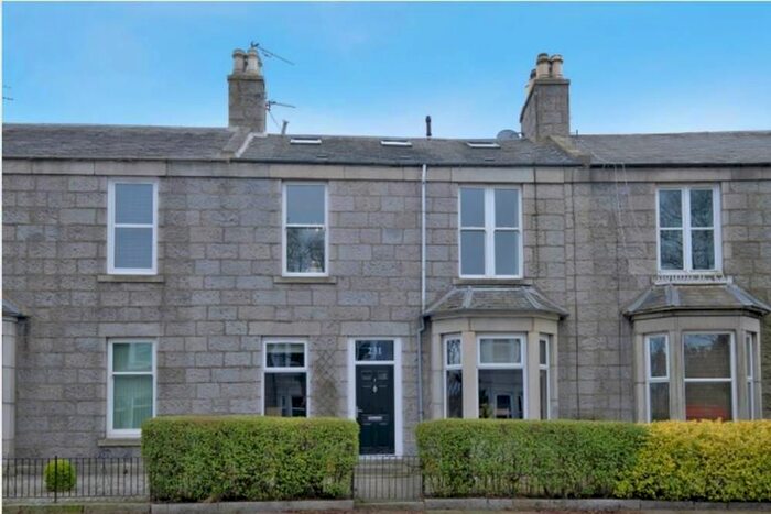 3 Bedroom Flat To Rent In Union Grove, First Floor Left AB10