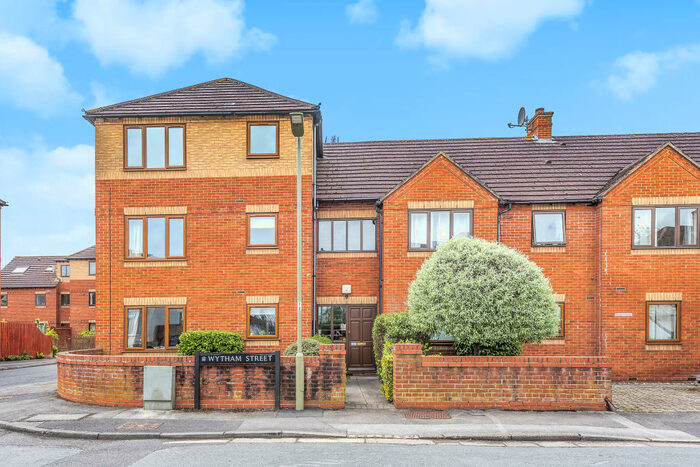 2 Bedroom Apartment To Rent In New Hinksey, Oxford, OX1