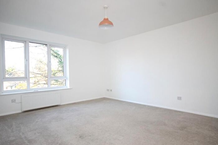 1 Bedroom Flat For Sale In Bracken Close, Great Bookham, KT23