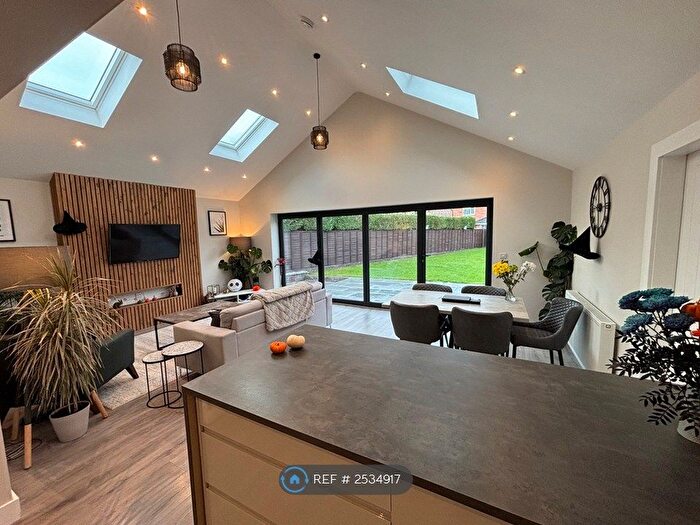 4 Bedroom Bungalow To Rent In Philips Close, Wrexham, LL12