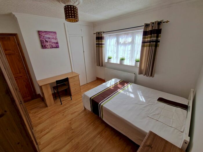 1 Bedroom Flat To Rent In Currey Road, Greenford, UB6