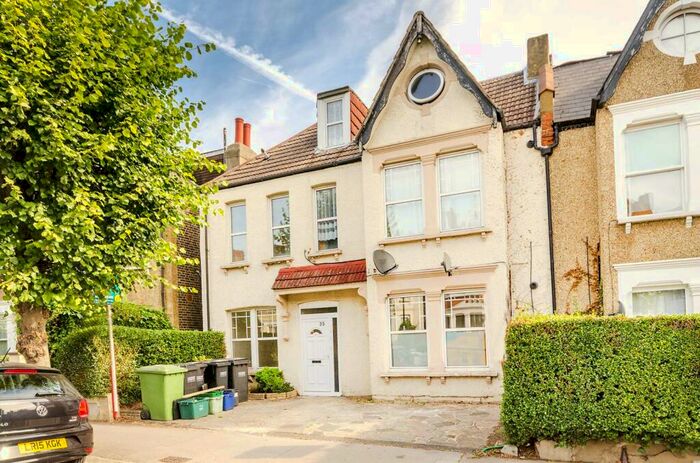 2 Bedroom Flat To Rent In Whitworth Road, South Norwood, London, SE25