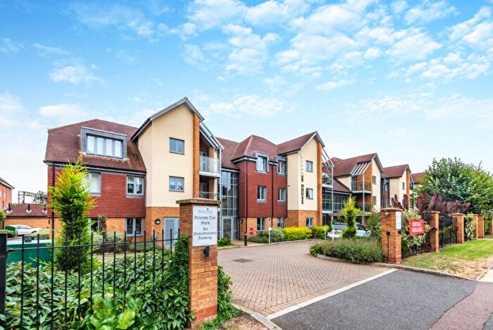 Penthouse For Sale In Eleanor House, London Road, St Albans, AL1