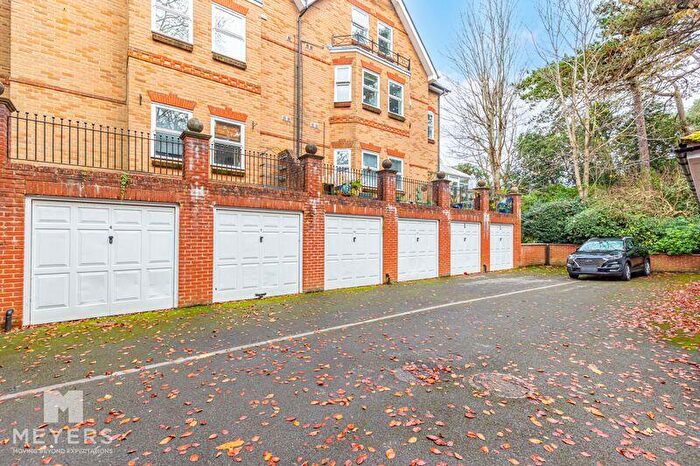 2 Bedroom Flat For Sale In Dean Park Road, Bournemouth, BH1