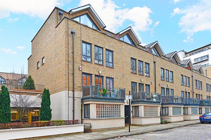 4 Bedroom Town House To Rent In Brightlingsea Place, Limehouse, London, E14