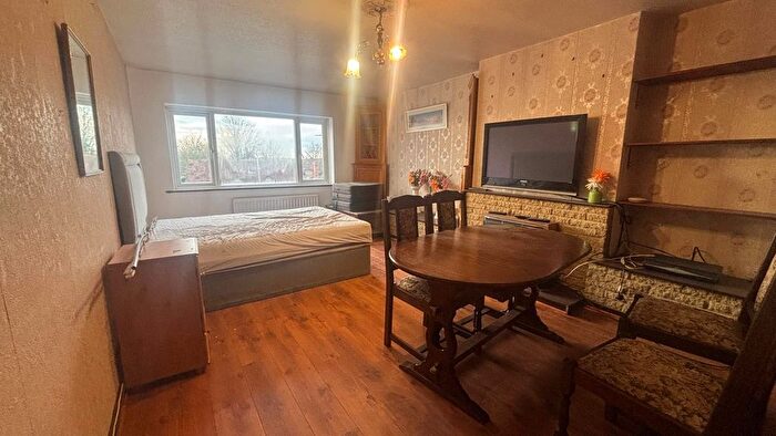 2 Bedroom Flat To Rent In Farnham Road, Slough, Berkshire, SL2