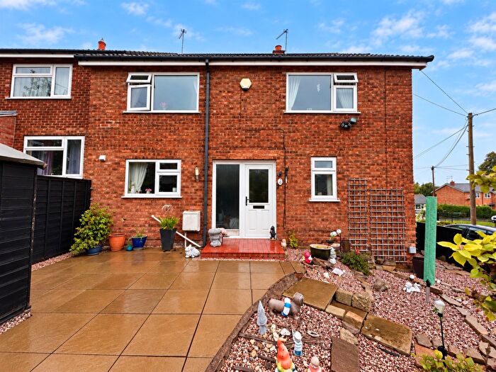 3 Bedroom End Of Terrace House For Sale In Ivymeade Close, Macclesfield, SK11