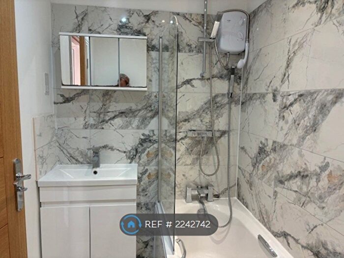 3 Bedroom Maisonette To Rent In Ilford, Ilford, IG1