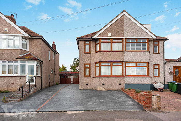 3 Bedroom Semi-Detached House For Sale In Fairford Avenue, Bexleyheath, DA7