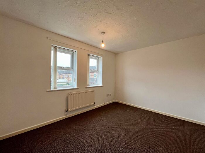 2 Bedroom End Of Terrace House To Rent In Fonthill Place, Cardiff, CF11